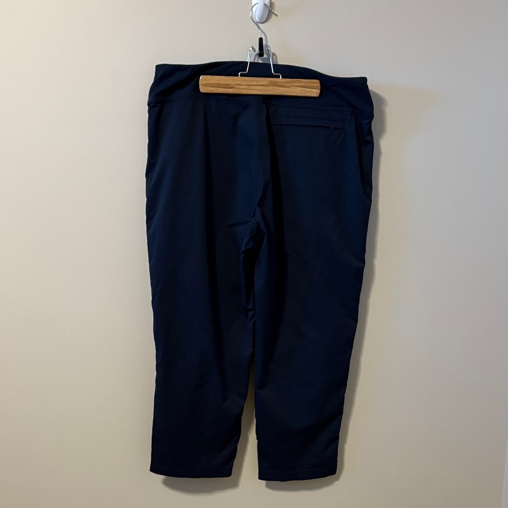 Women's High Rise Capris - Picture 5 of 5